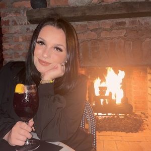 Meet your Posher, Carleigh!